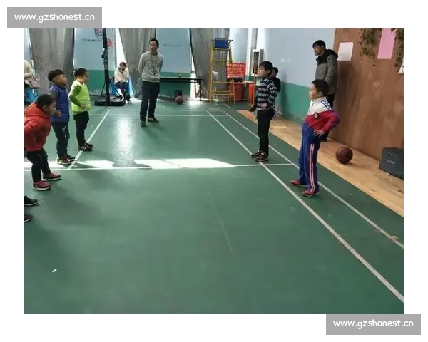 新手如何快速理解篮球比赛的基本规则与技巧分析 - 副本 (2) 新手如何快速理解篮球比赛的基本规则与技巧分析 - 副本 (2)