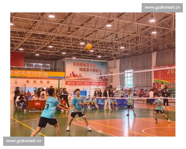 排球联赛激情四射展现竞技风采 各队争锋激烈角逐为荣誉而战