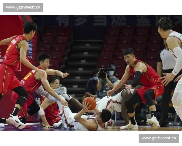 篮球赛事多线路直播全程覆盖精彩瞬间不同角度深度解析引领球迷新体验 - 副本 - 副本